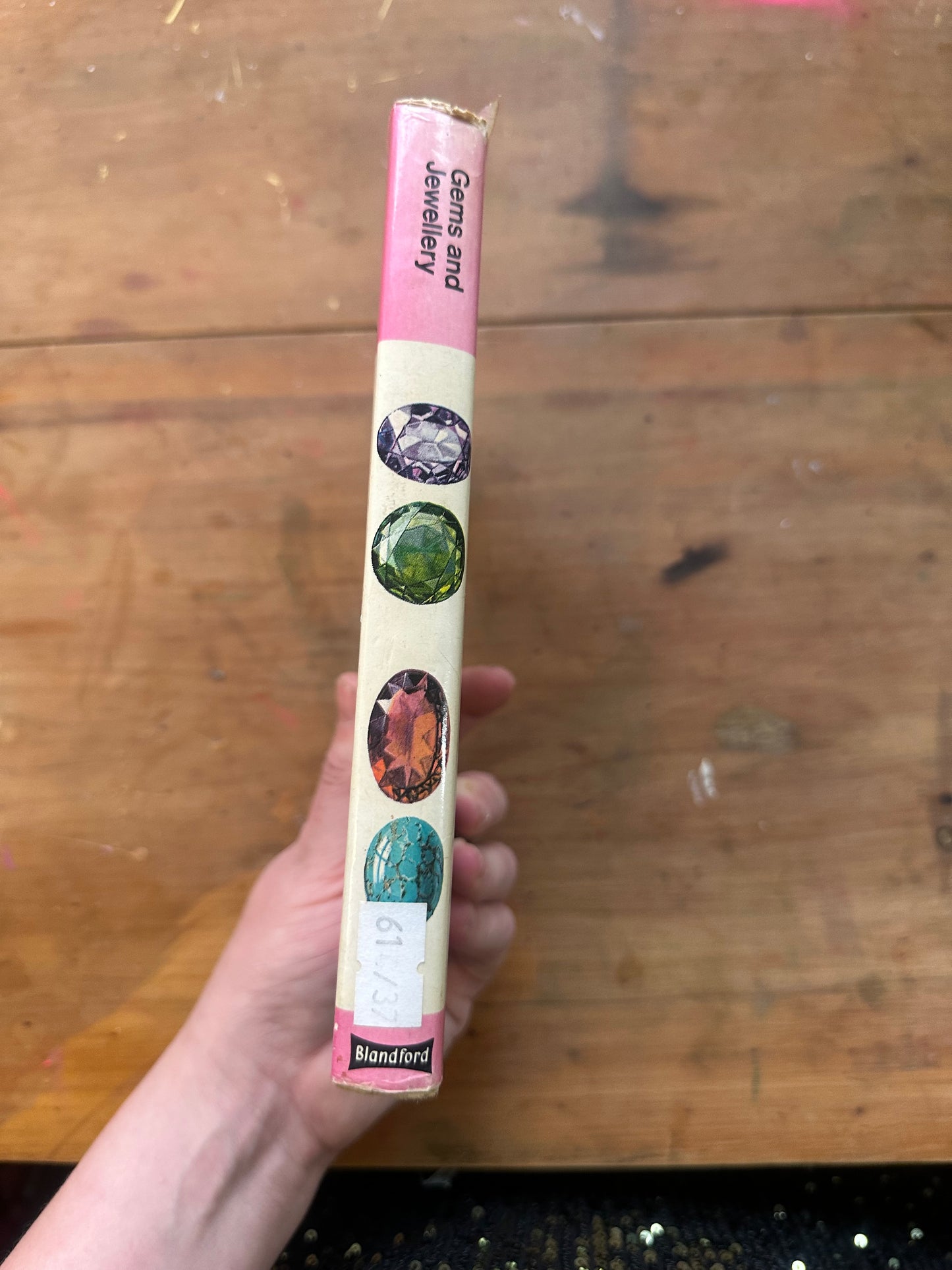 Gems and Jewellery in Colour — Ove Dragsted