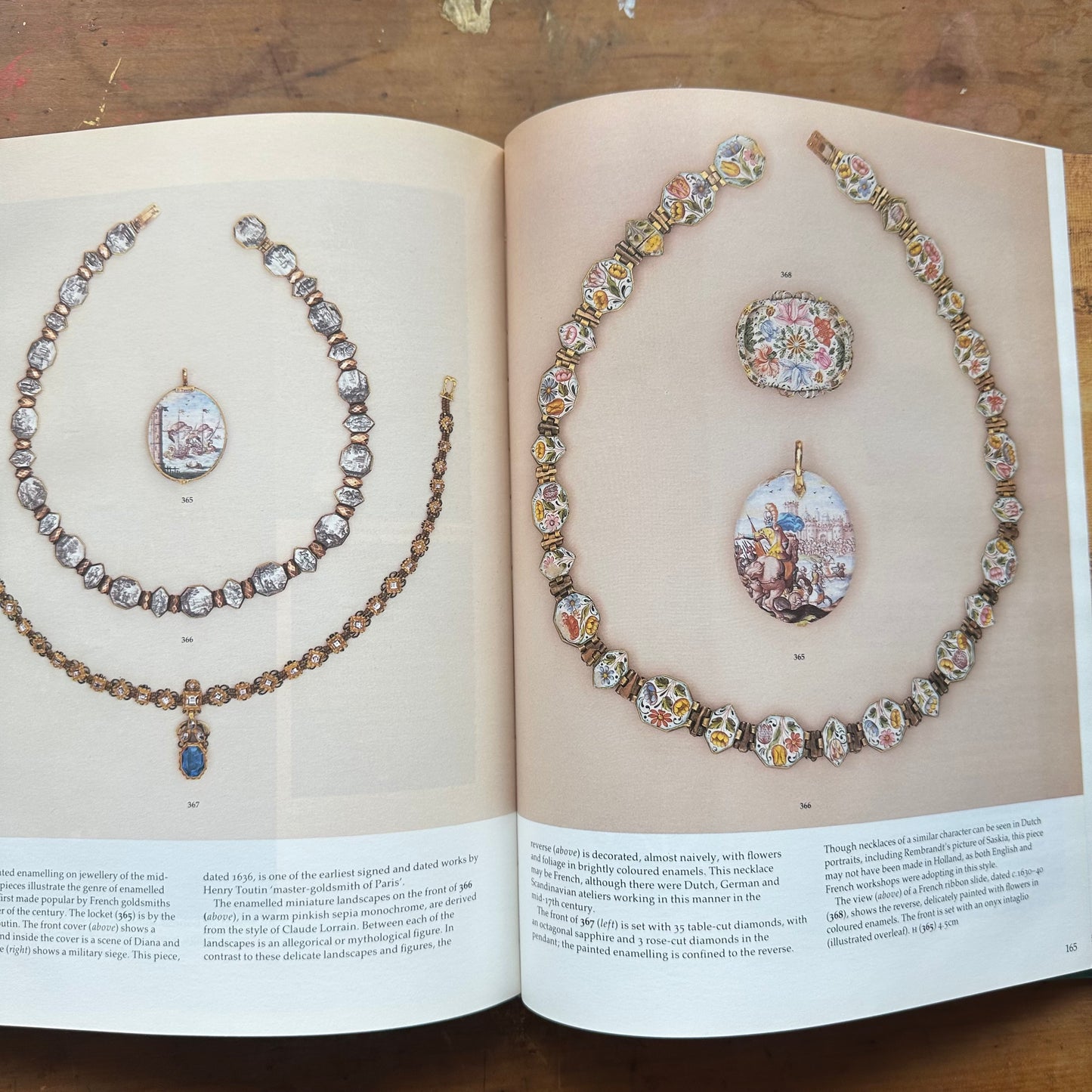 Seven Thousand Years of Jewellery - Hugh Tait