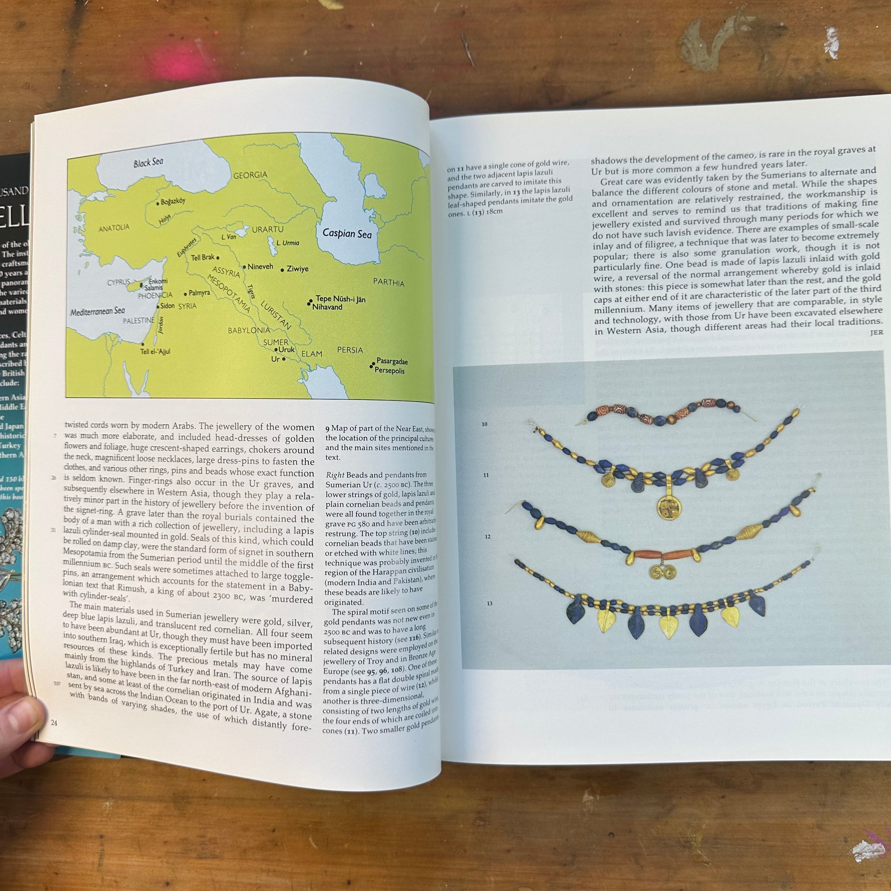 7,000 Years of Jewellery (Edited by Hugh Tait)