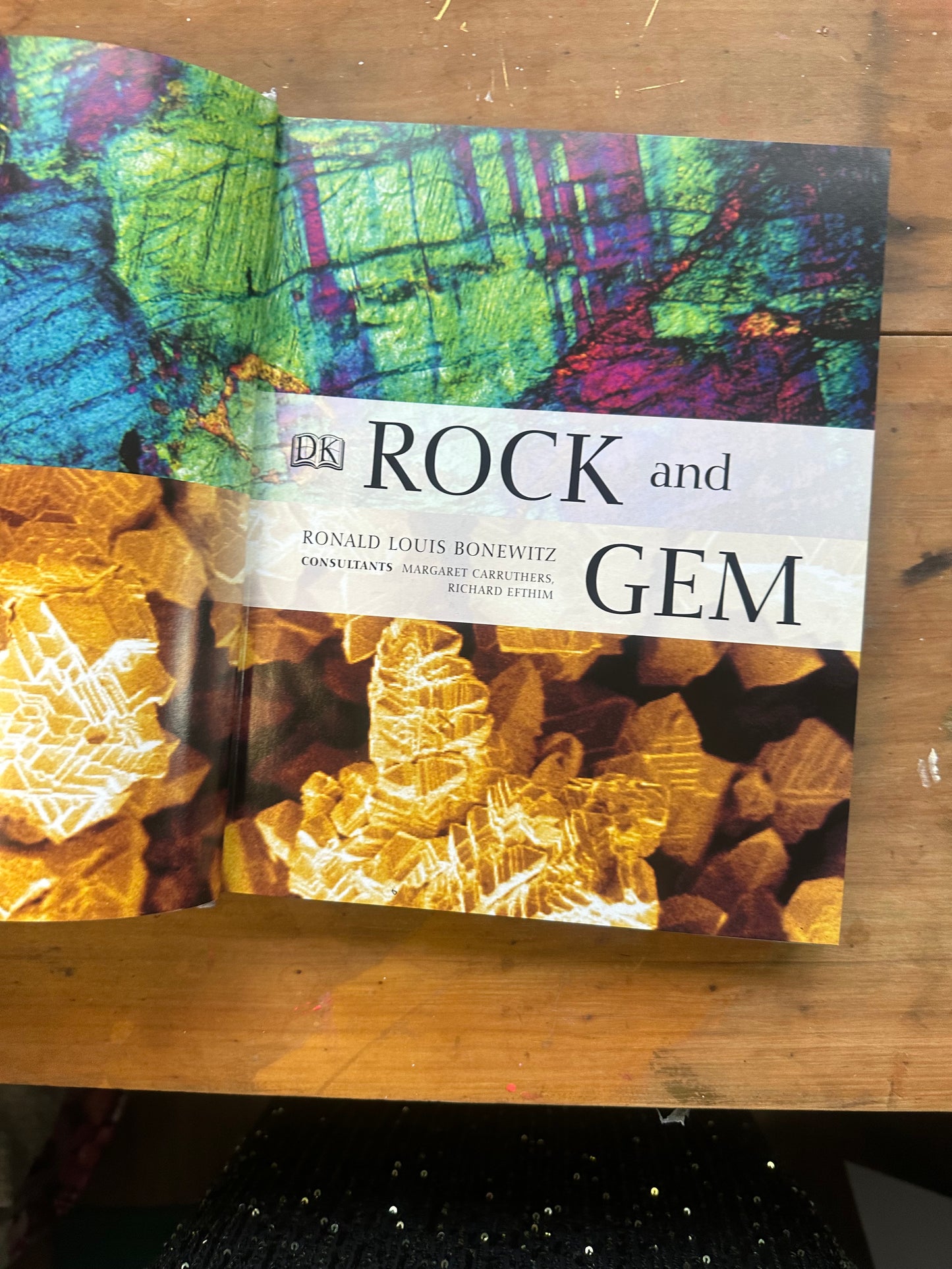 Rock and Gem: The Definitive Guide to Rocks, Minerals, Gems and Fossils