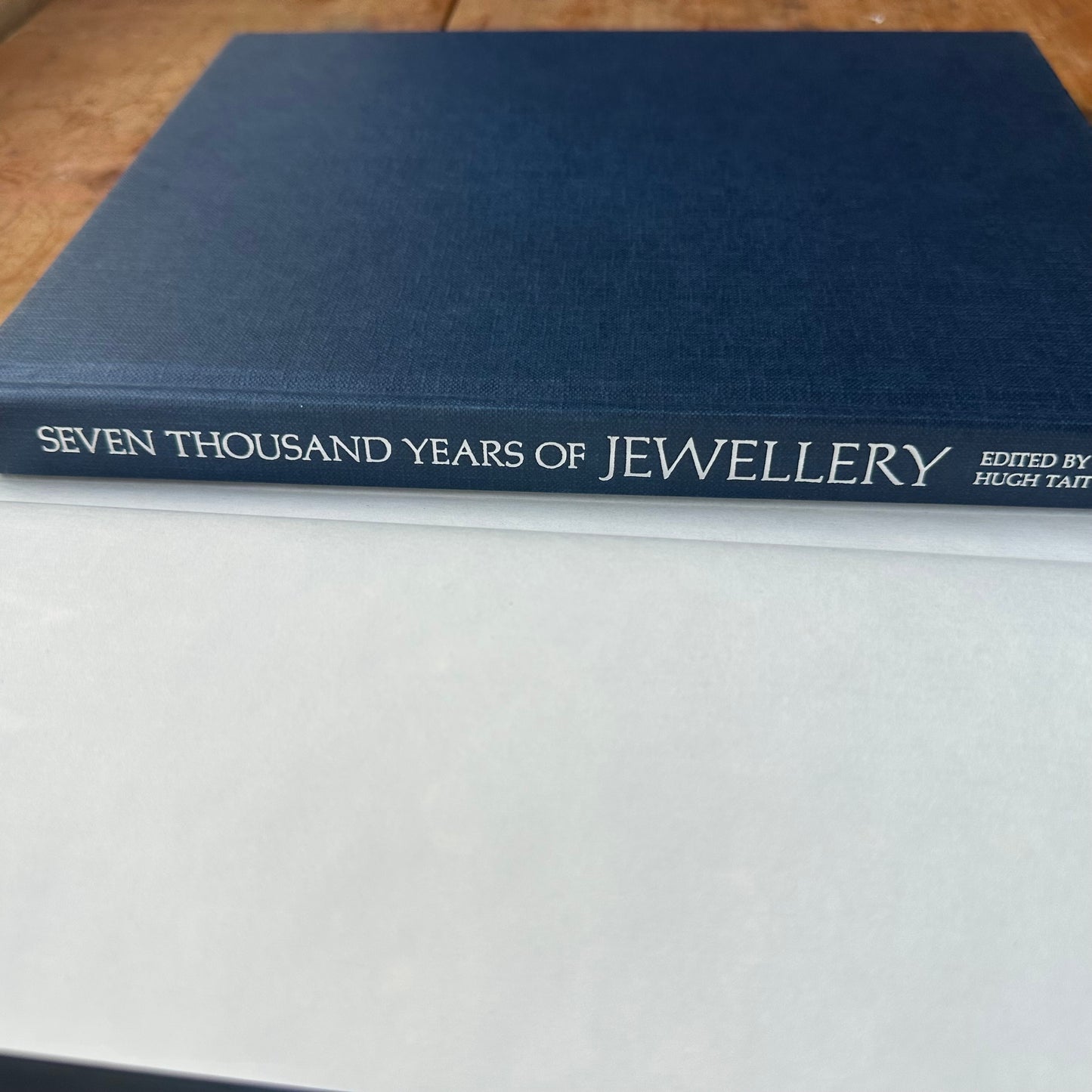 Seven Thousand Years of Jewellery - Hugh Tait