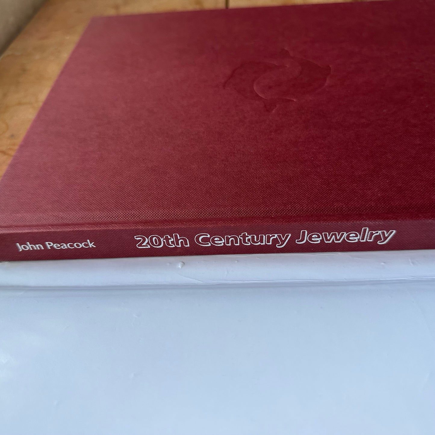 20th Century Jewelry: The Complete Sourcebook by John Peacock