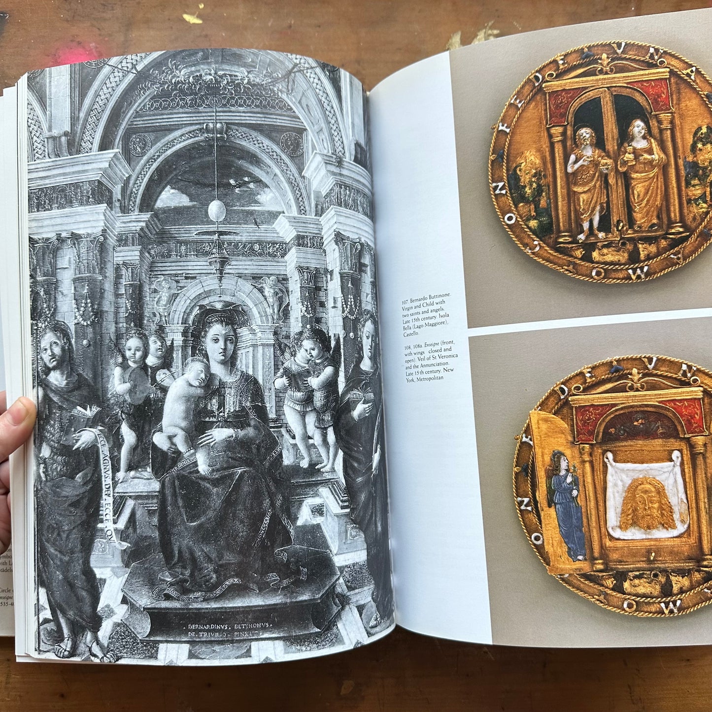 Enseignes: Renaissance Hat Jewels by Yvonne Hackenbroc