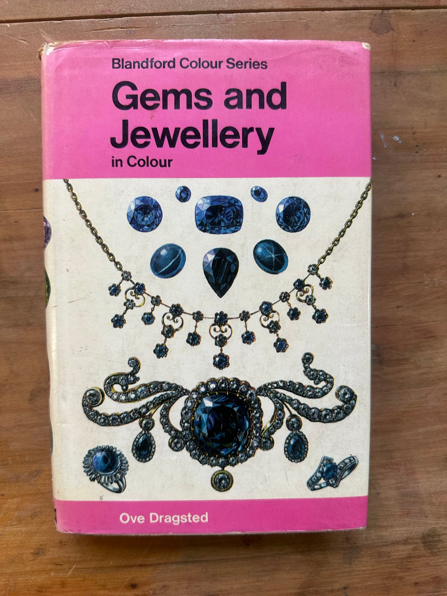 Gems and Jewellery in Colour — Ove Dragsted